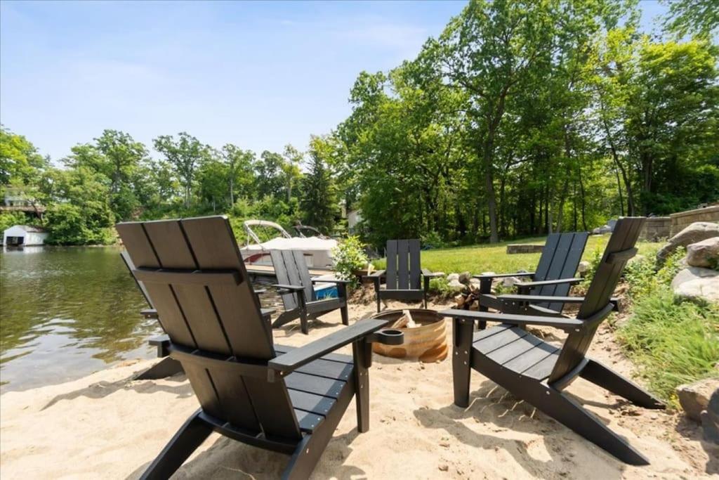 All Sports Lake House on Lake Orion! - Housity