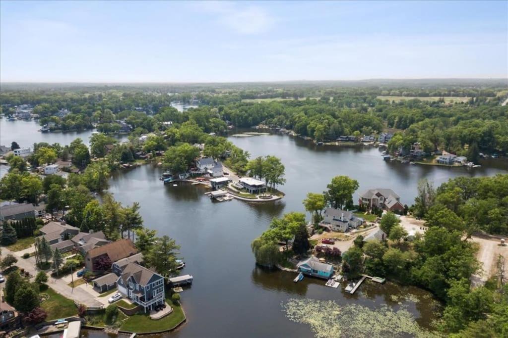 All Sports Lake House on Lake Orion! - Housity