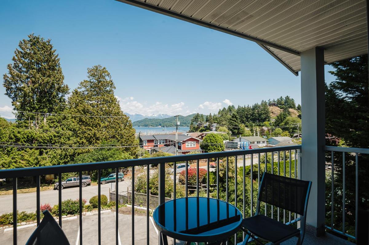 Gibsons Landing Inn - Housity