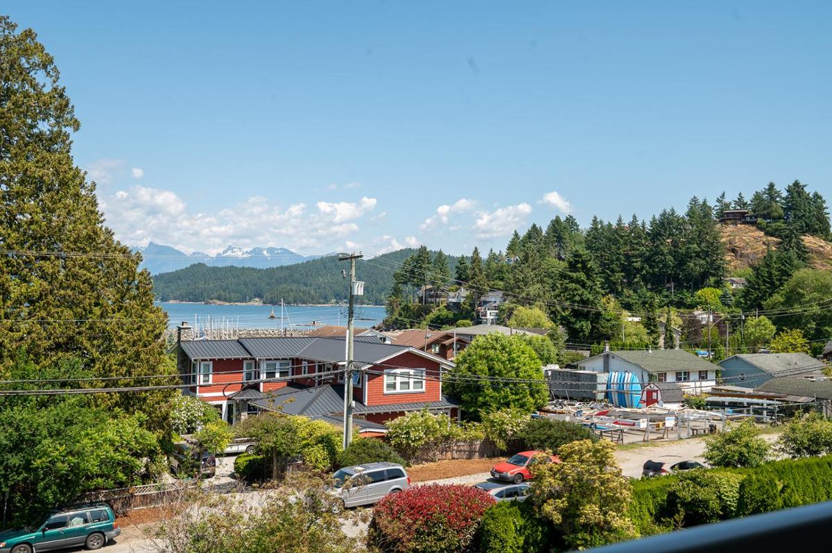 Gibsons Landing Inn - Housity