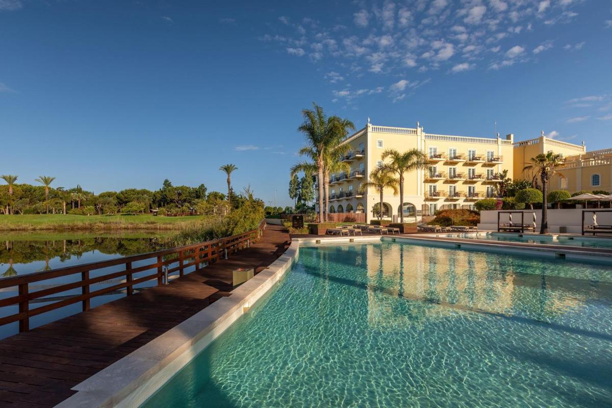 A piscina em ou perto de Domes Lake Algarve, Autograph Collection