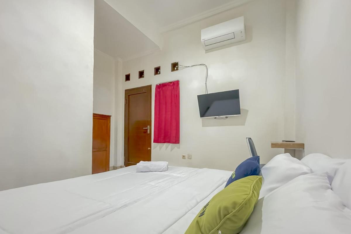 Urbanview Hotel Maharani Garut - Housity