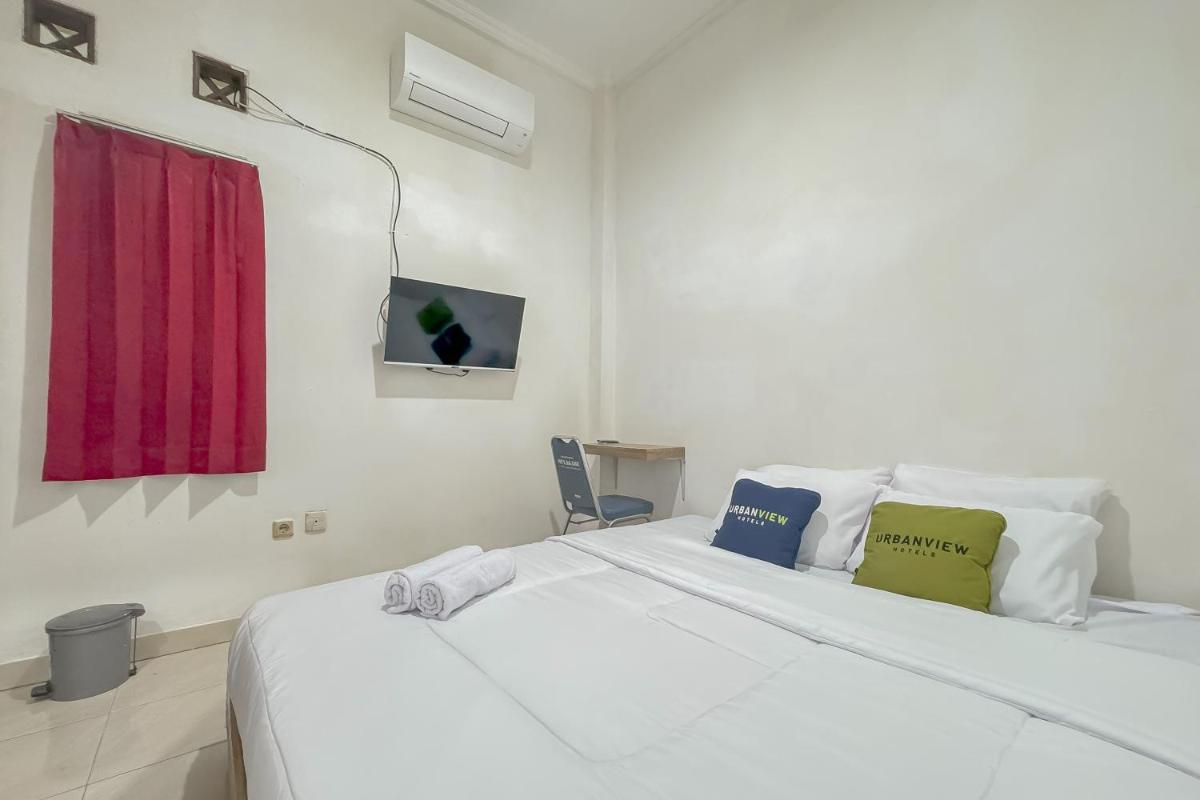 Urbanview Hotel Maharani Garut - Housity