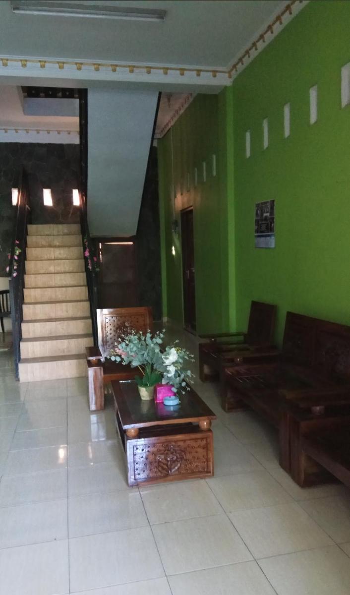 Guesthouse Ananda Pekalongan - Housity