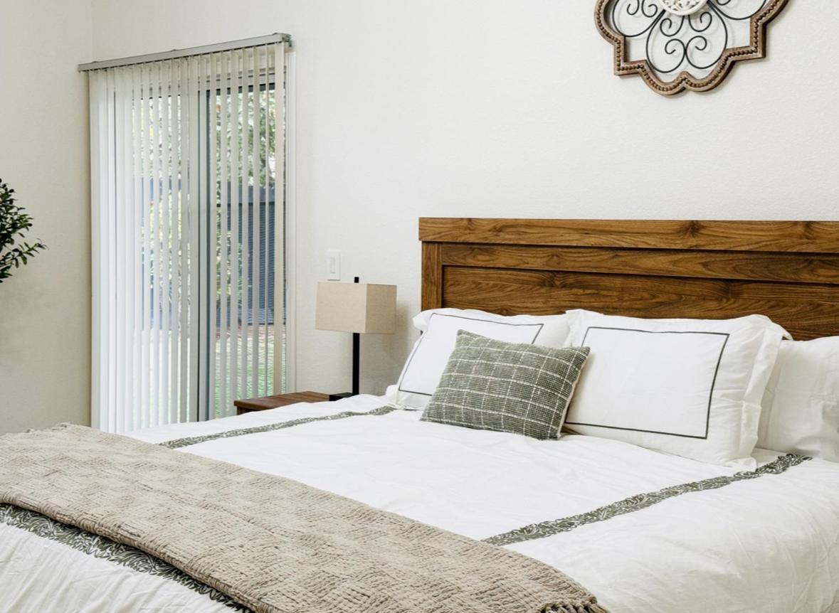 Charming Retreat in CA Valley - Housity