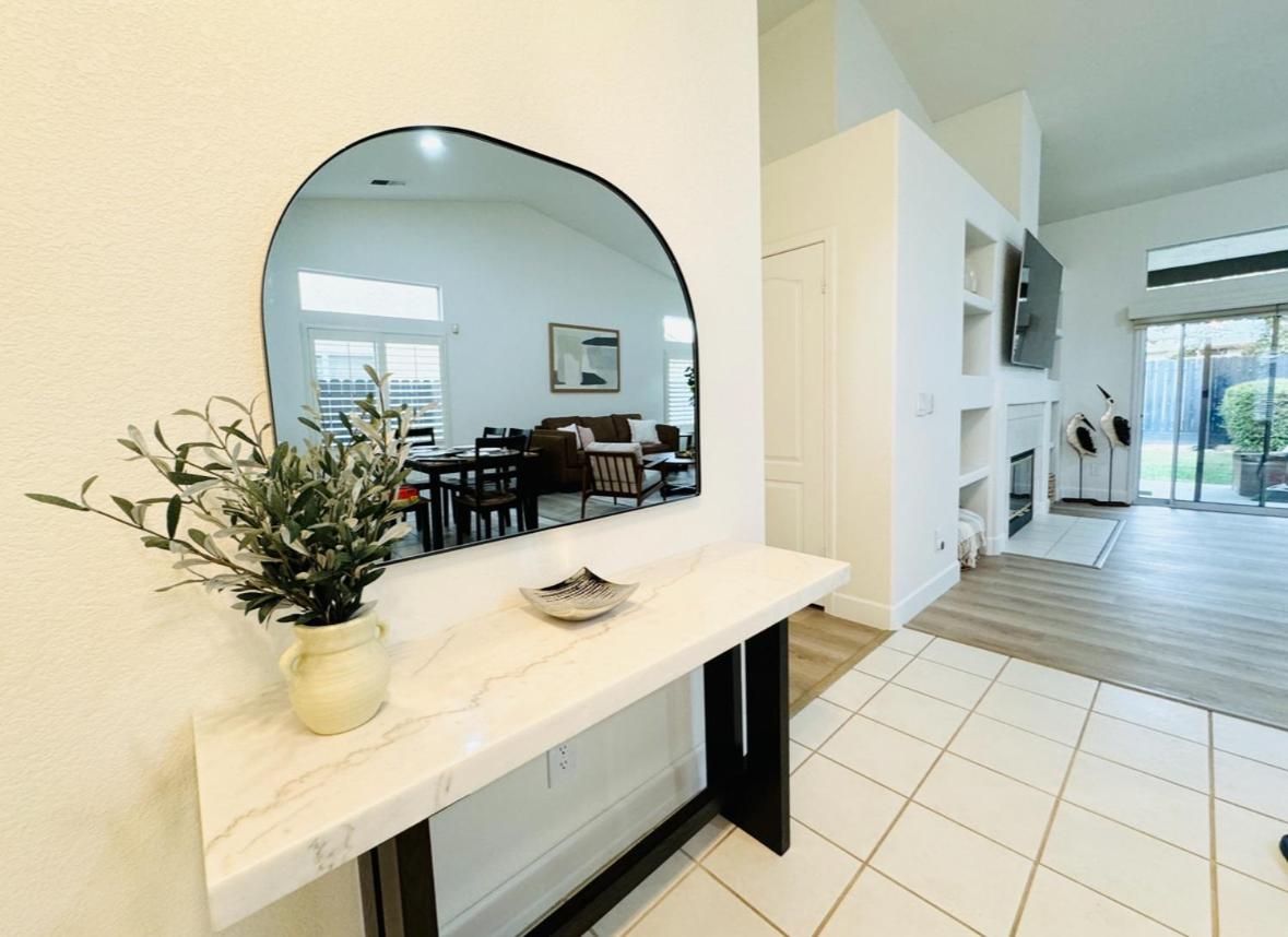 Charming Retreat in CA Valley - Housity