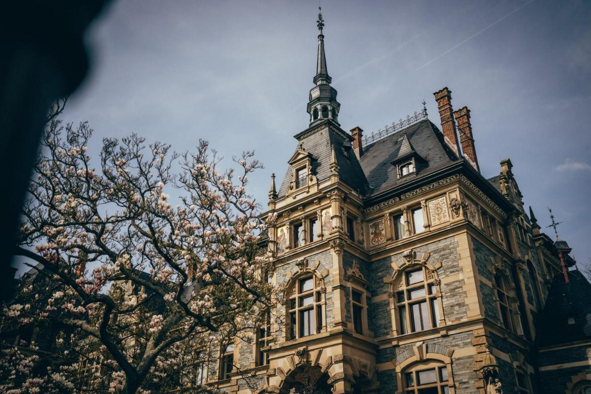 Schloss Lieser, Autograph Collection - Housity