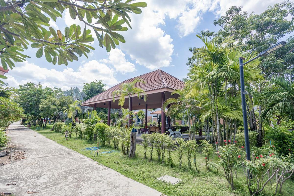 Busaya Resort & Cuisine - Housity
