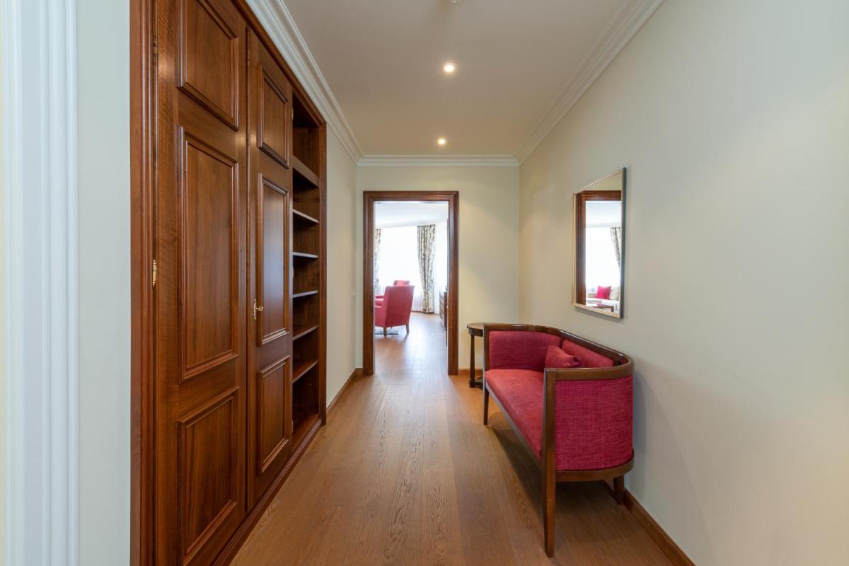 Suvretta House - Housity