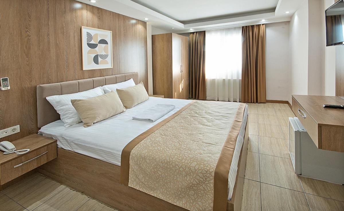 Lion City Hotel - Housity