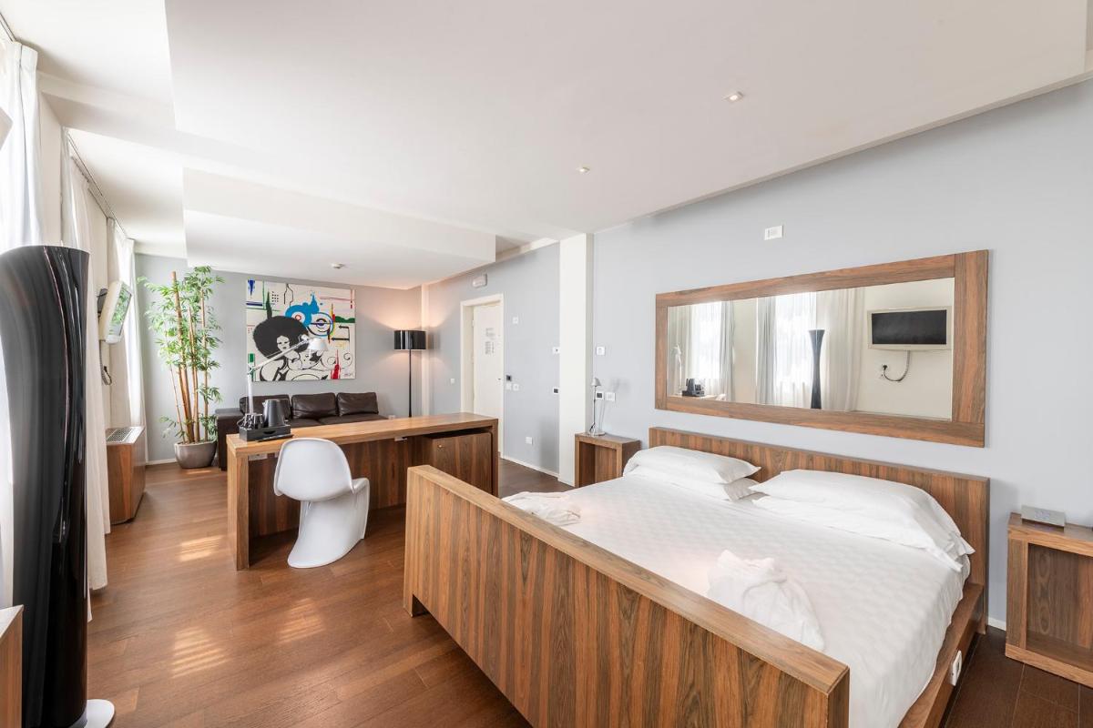 MO.OM Hotel - Housity