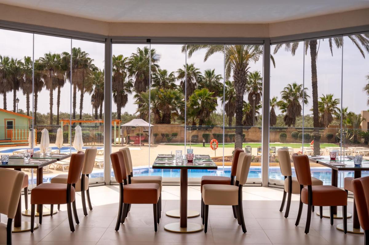 Un restaurante o sitio para comer en Vila Gale Isla Canela