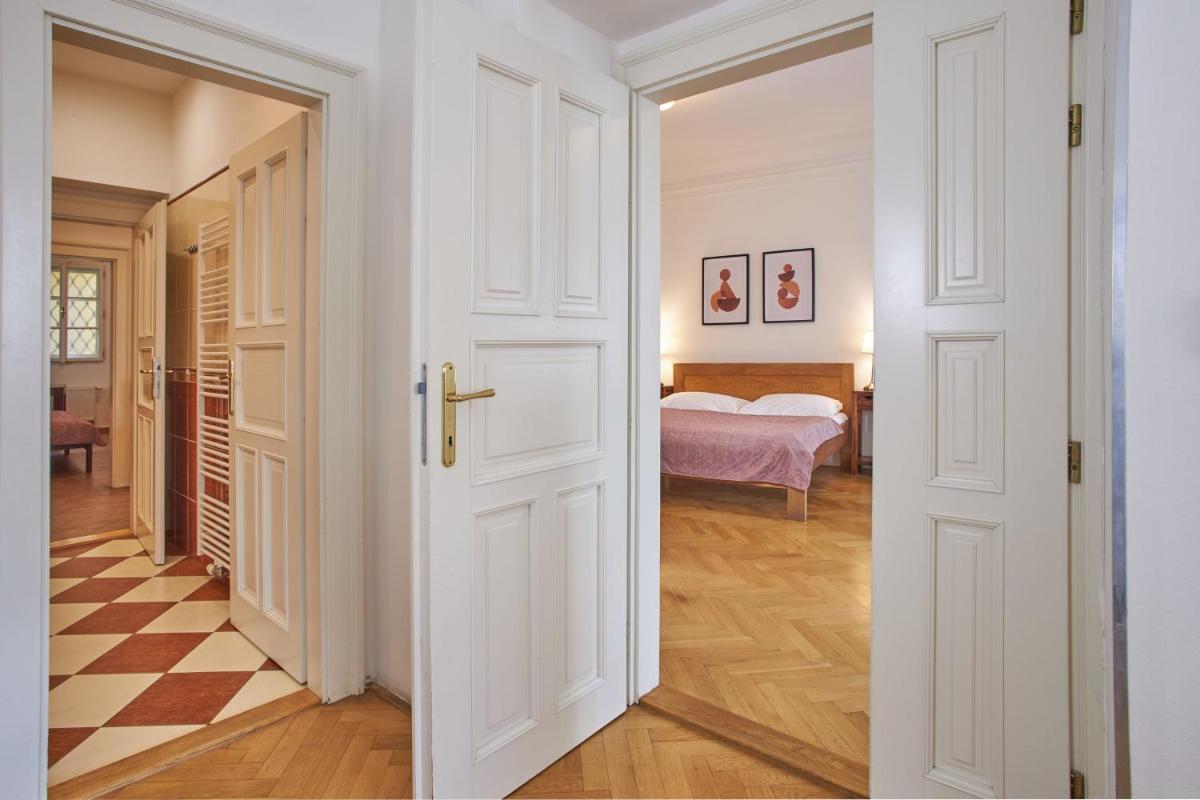Charles Bridge Suites - Housity