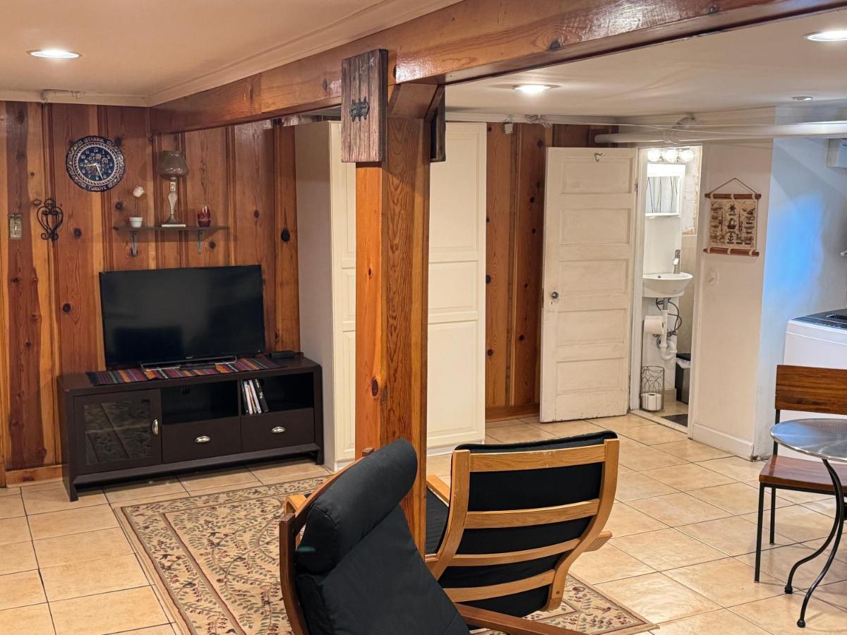 First Floor One Bedroom Apartment with Full Kitchen & Bath - Housity
