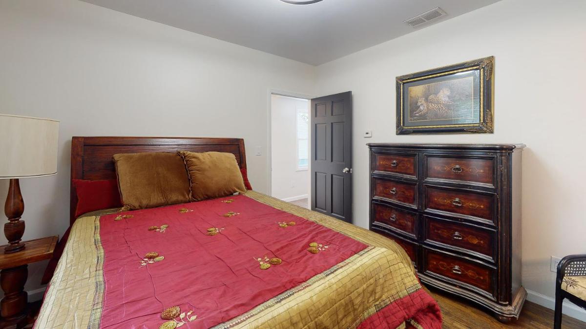 Family Friendly Grosse Pointe Beauty - Housity