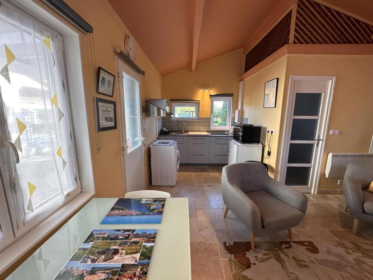 Studio avec piscine à la campagne, proche de Vichy - Jardin, Terrasse, WiFi, Draps inclus - FR-1-489-230 - Housity