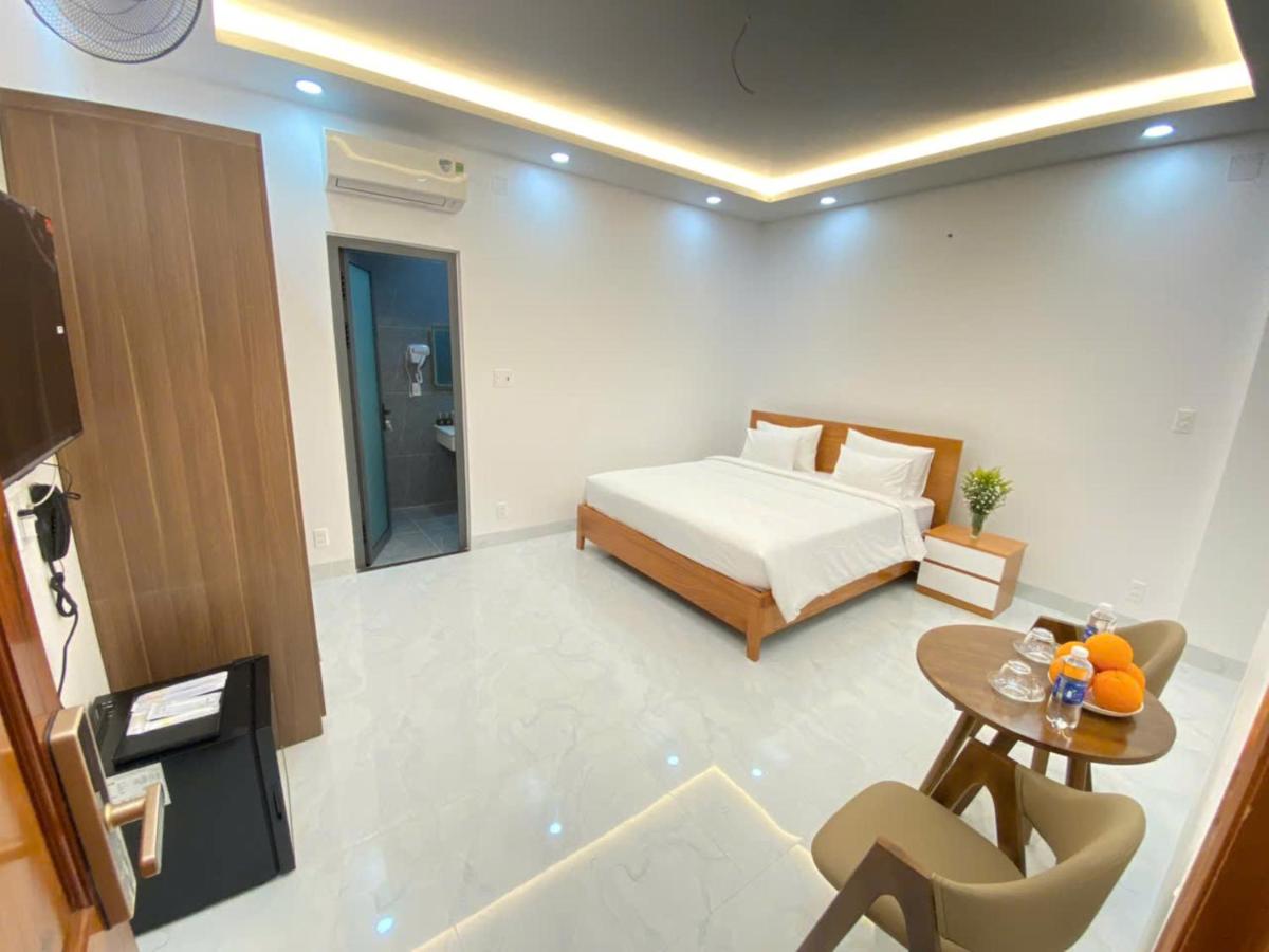Golden Hotel - Housity