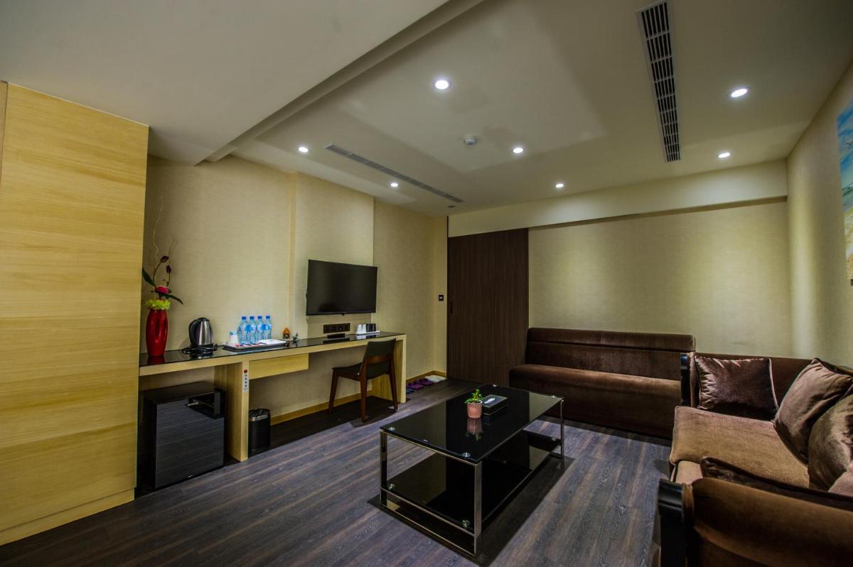 Red hotel - Housity