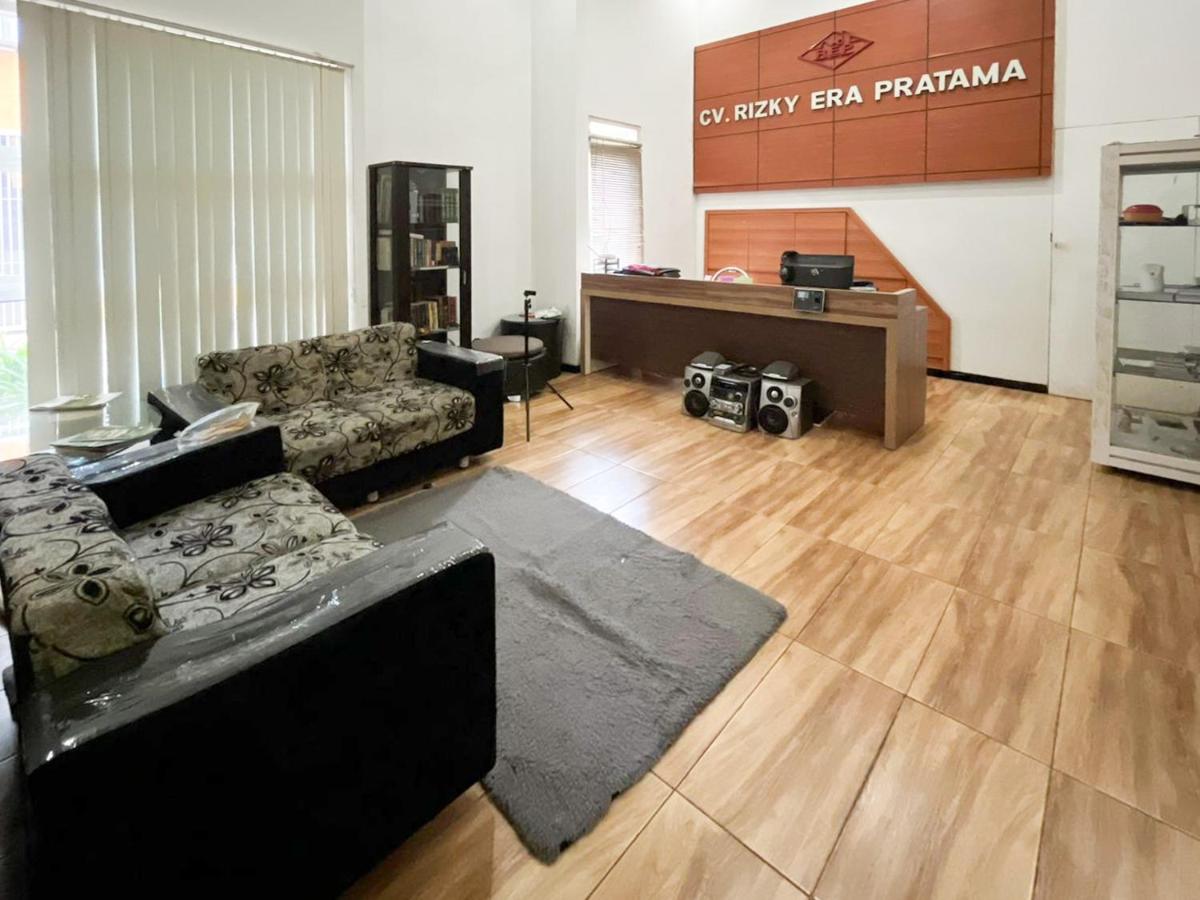 RedDoorz Syariah Nanna Homestay Near Dino Park - Housity