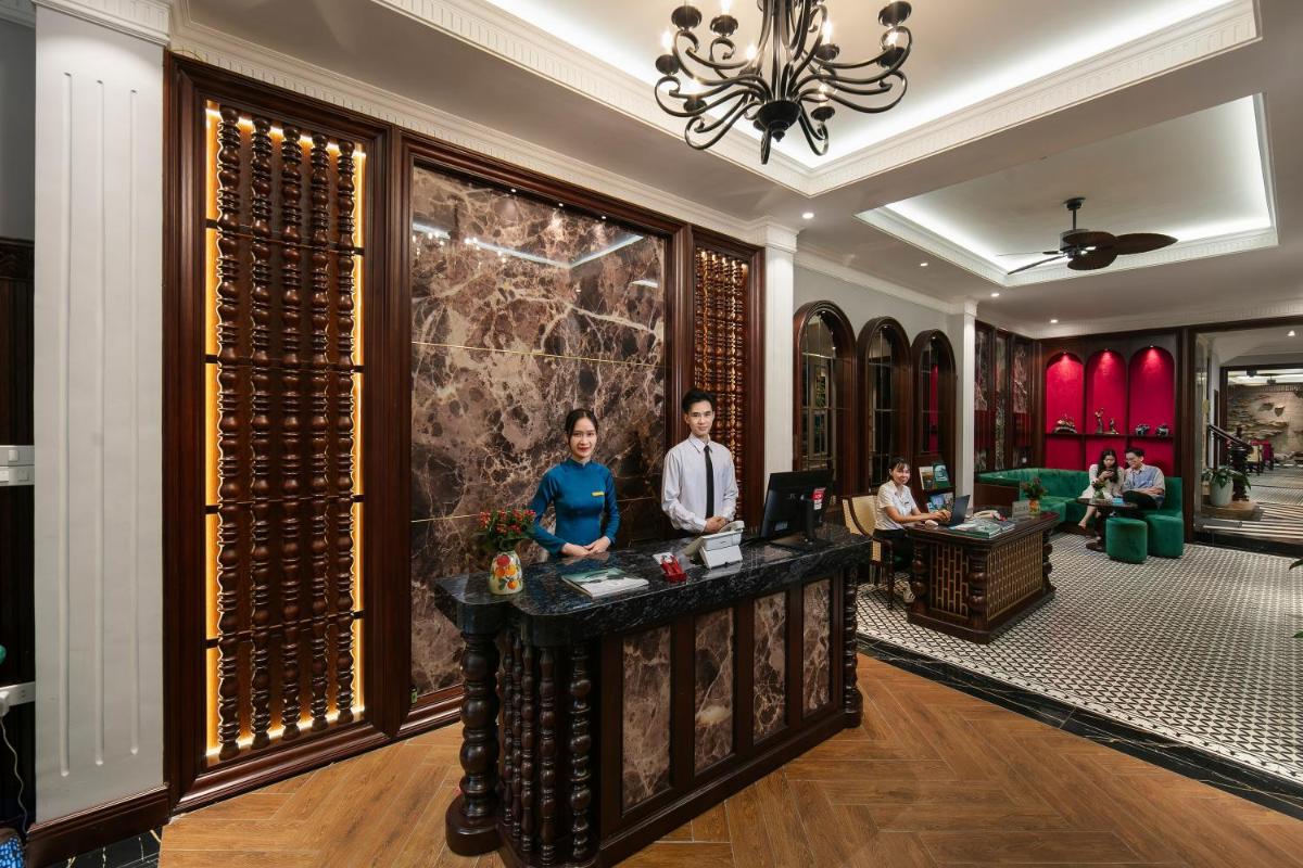 Serene Central Hotel - Housity