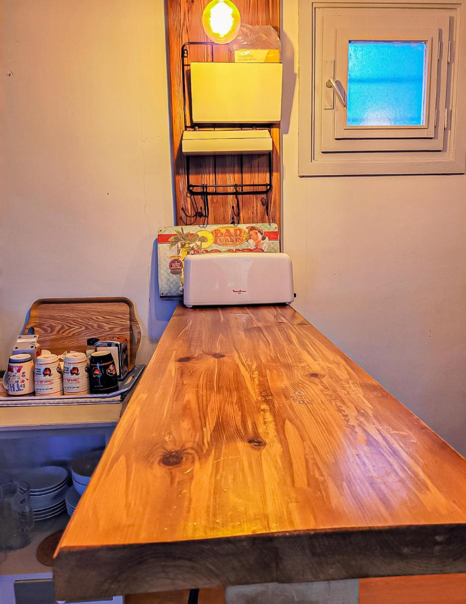 Una cocina o zona de cocina en Hotel Hita "Nature Experience" for all