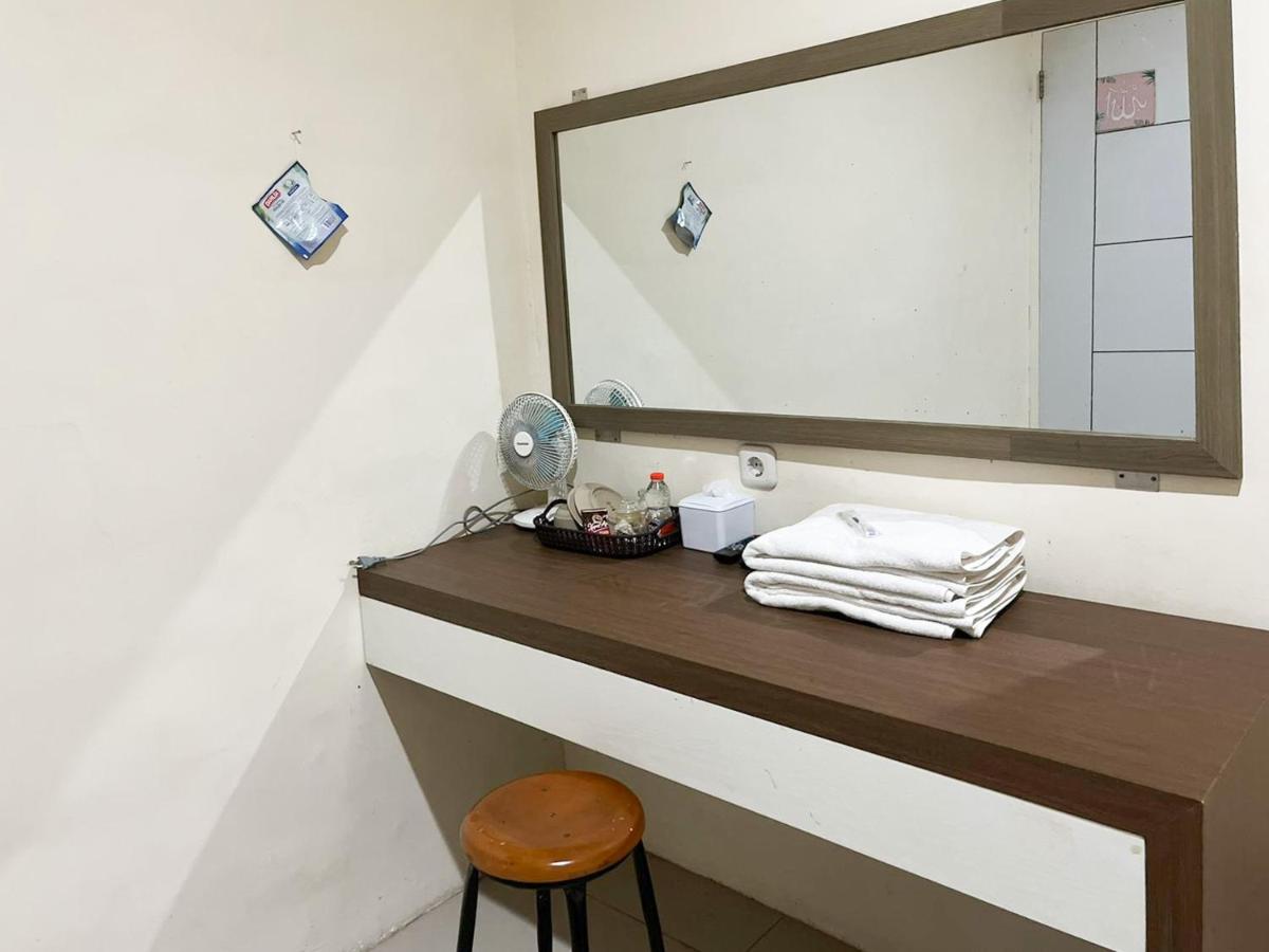 RedDoorz Syariah Nanna Homestay Near Dino Park - Housity