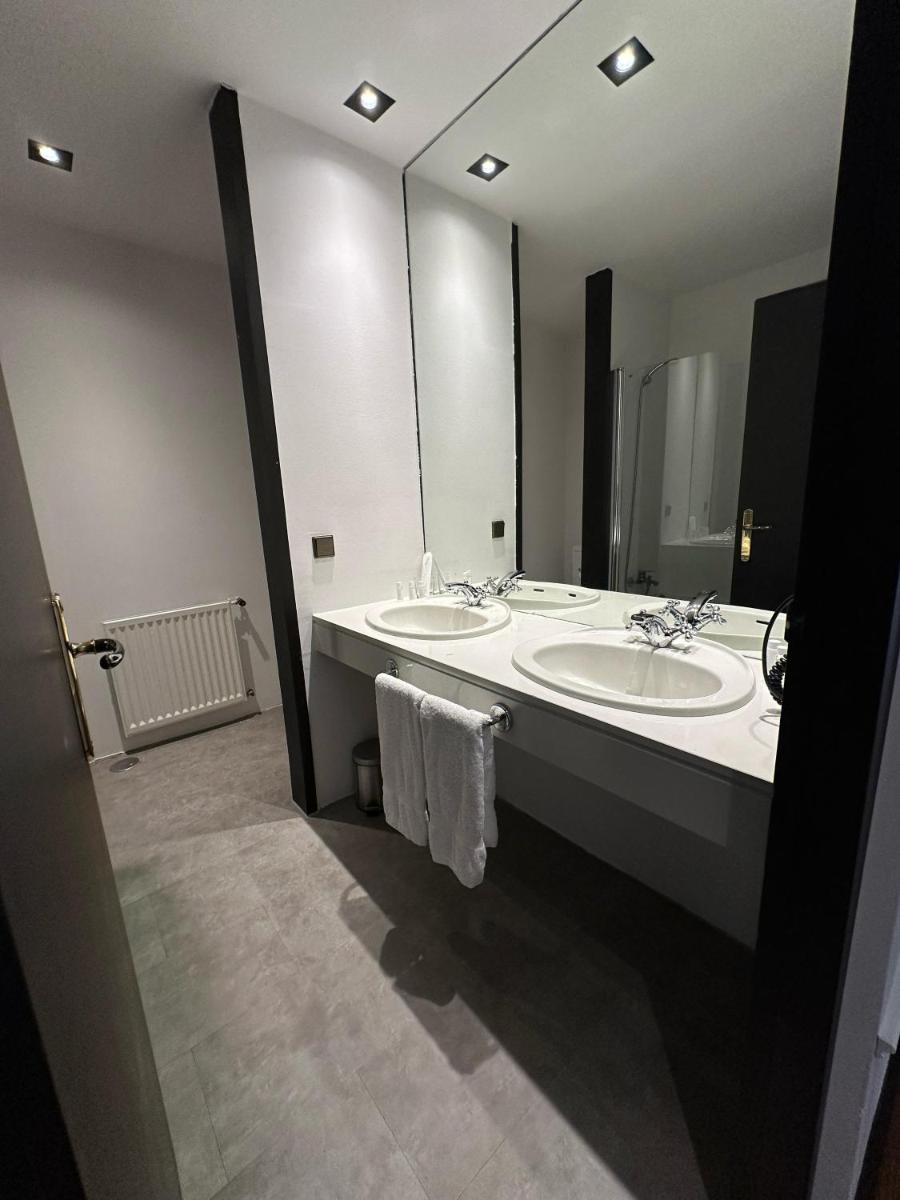 Un baño de Hotel Hita "Nature Experience" for all