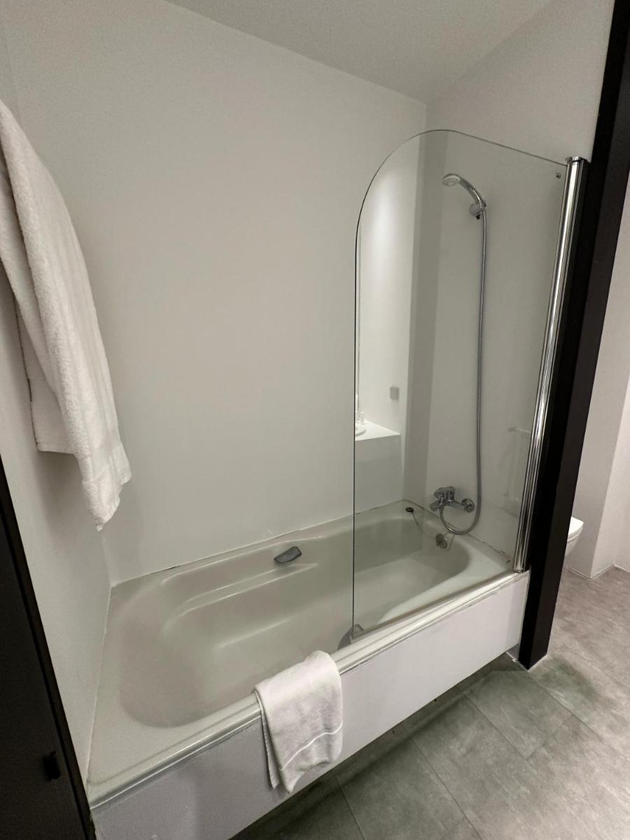Un baño de Hotel Hita "Nature Experience" for all