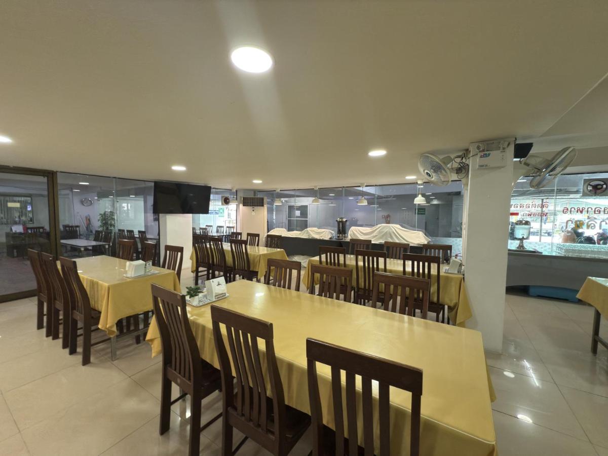 Regent Ngamwongwan Hotel - Housity