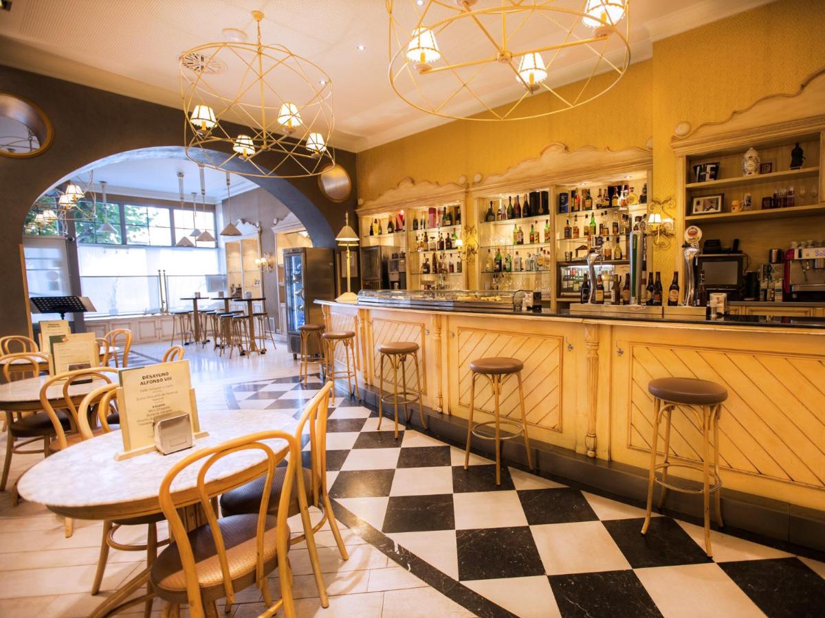 El salón o zona de bar de Hotel Alfonso VIII