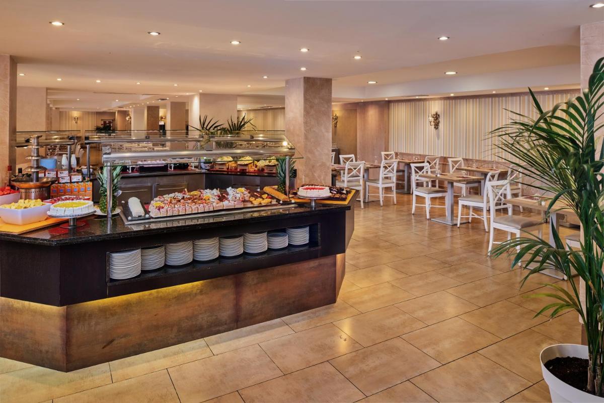 Comida en o cerca de este hotel