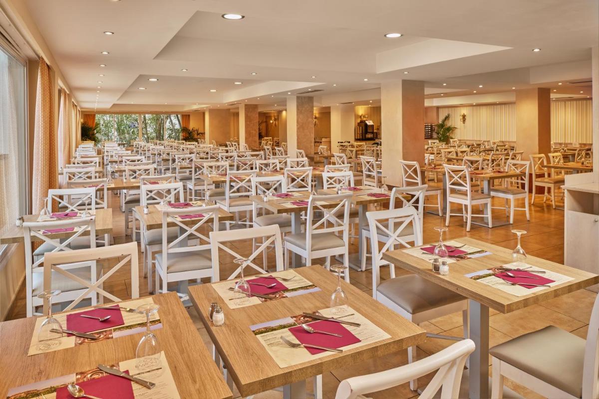 Un restaurante o sitio para comer en Grupotel Orient