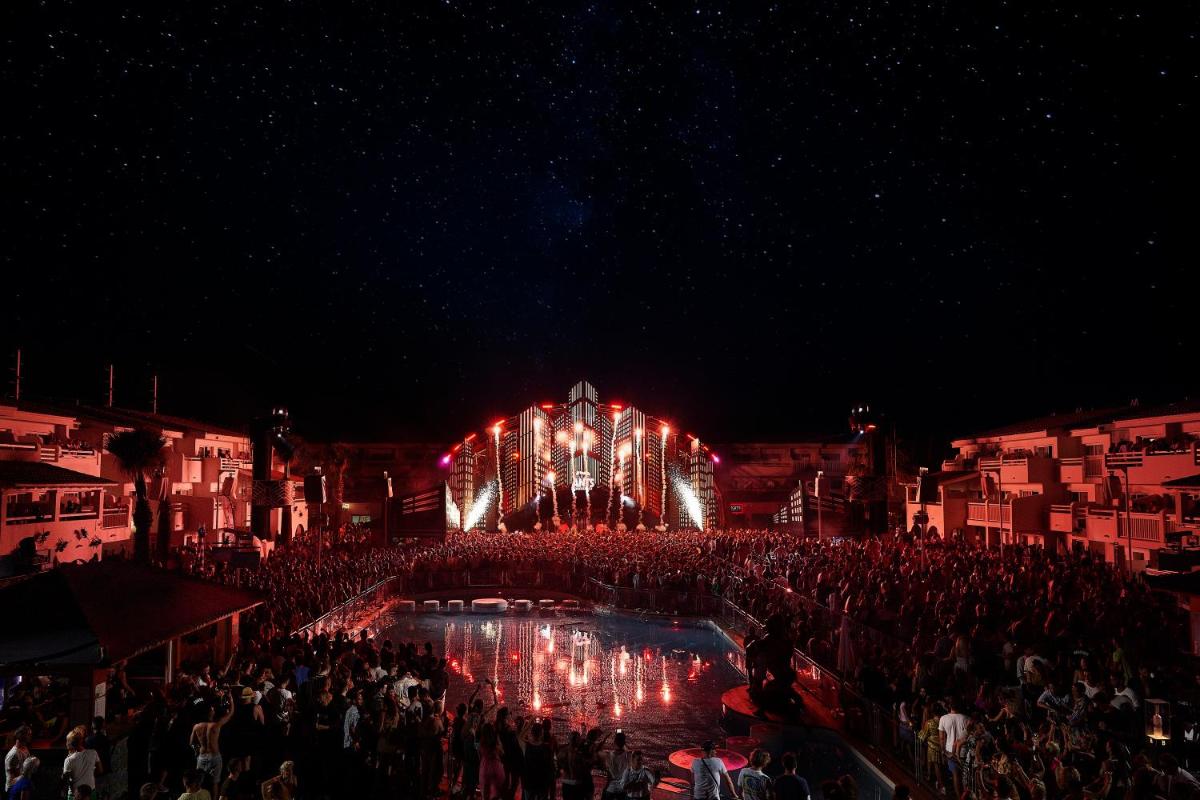 Imagen de la galería de Ushuaïa Ibiza Beach Hotel - Adults Only - Club Entrance Included, en Playa d'en Bossa
