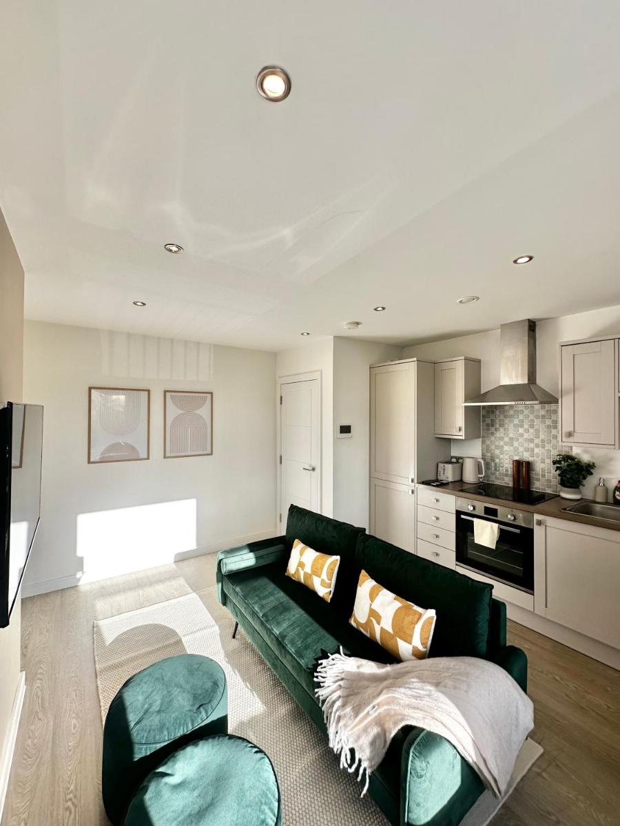 2BR City Flat By Ankers Flexible Renting Stockport Ideal for Business & Leisure - Housity