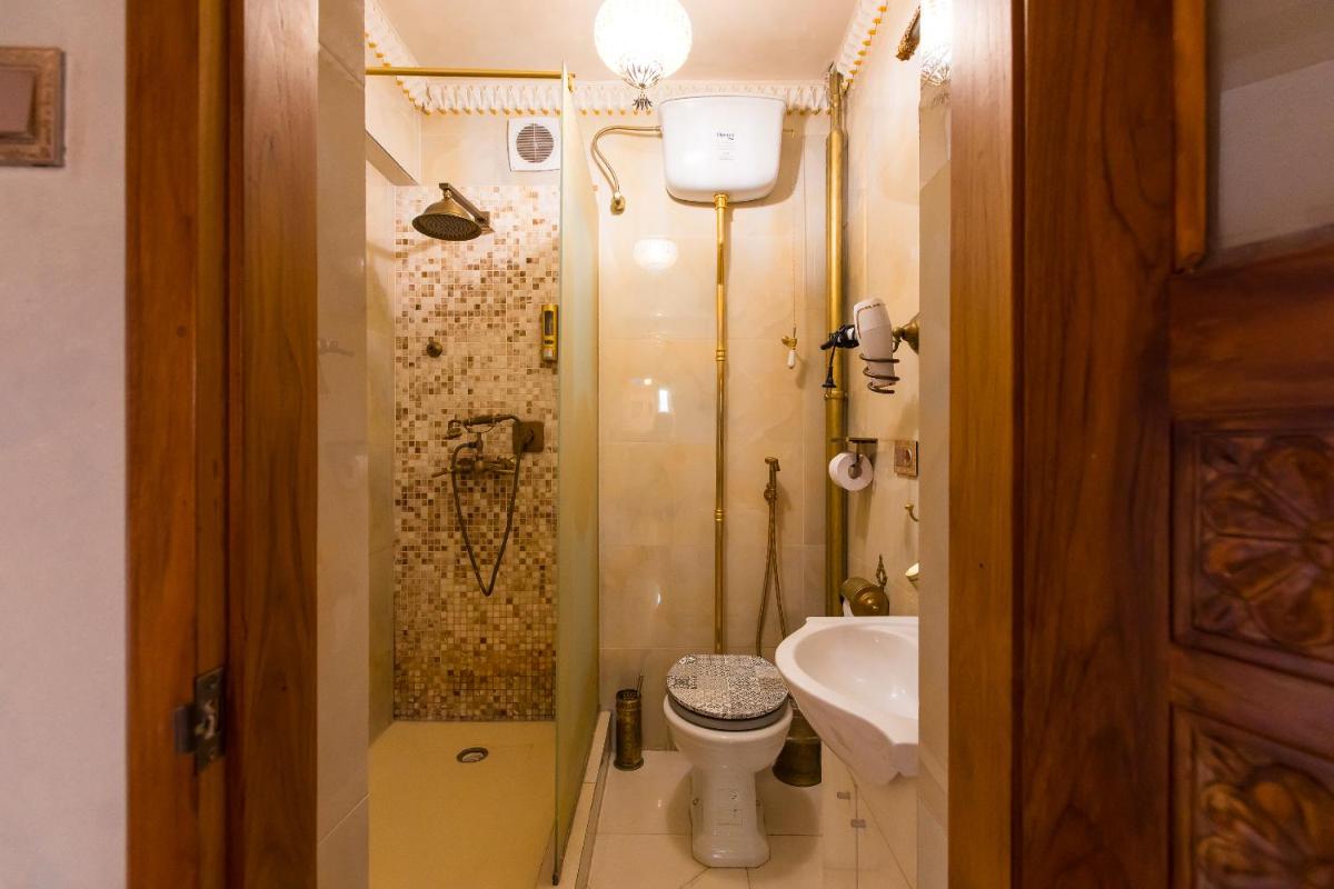Hidden Gem Antique Apt with Stunning City Views - Housity