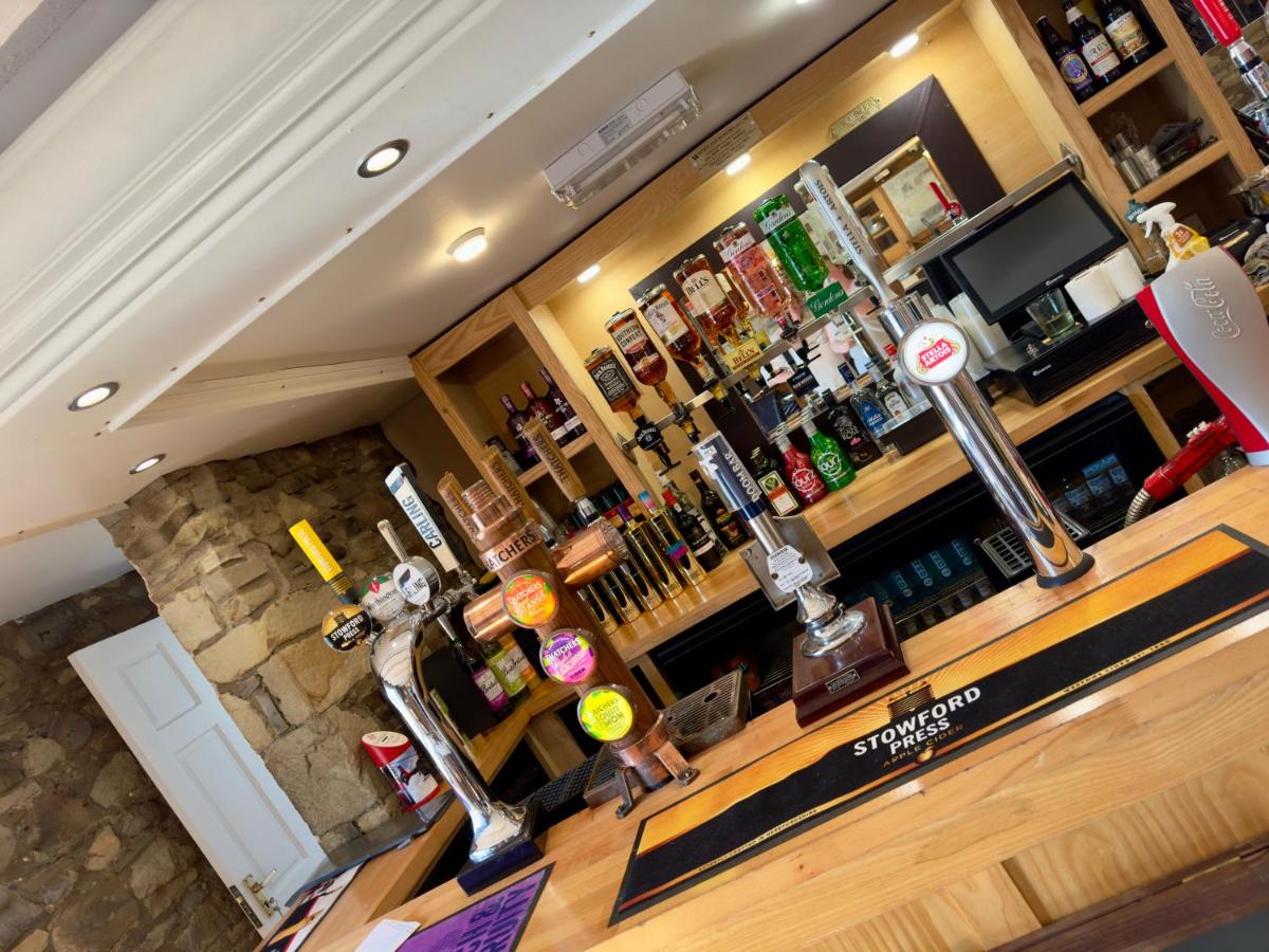 Cross Hands Hotel - Housity