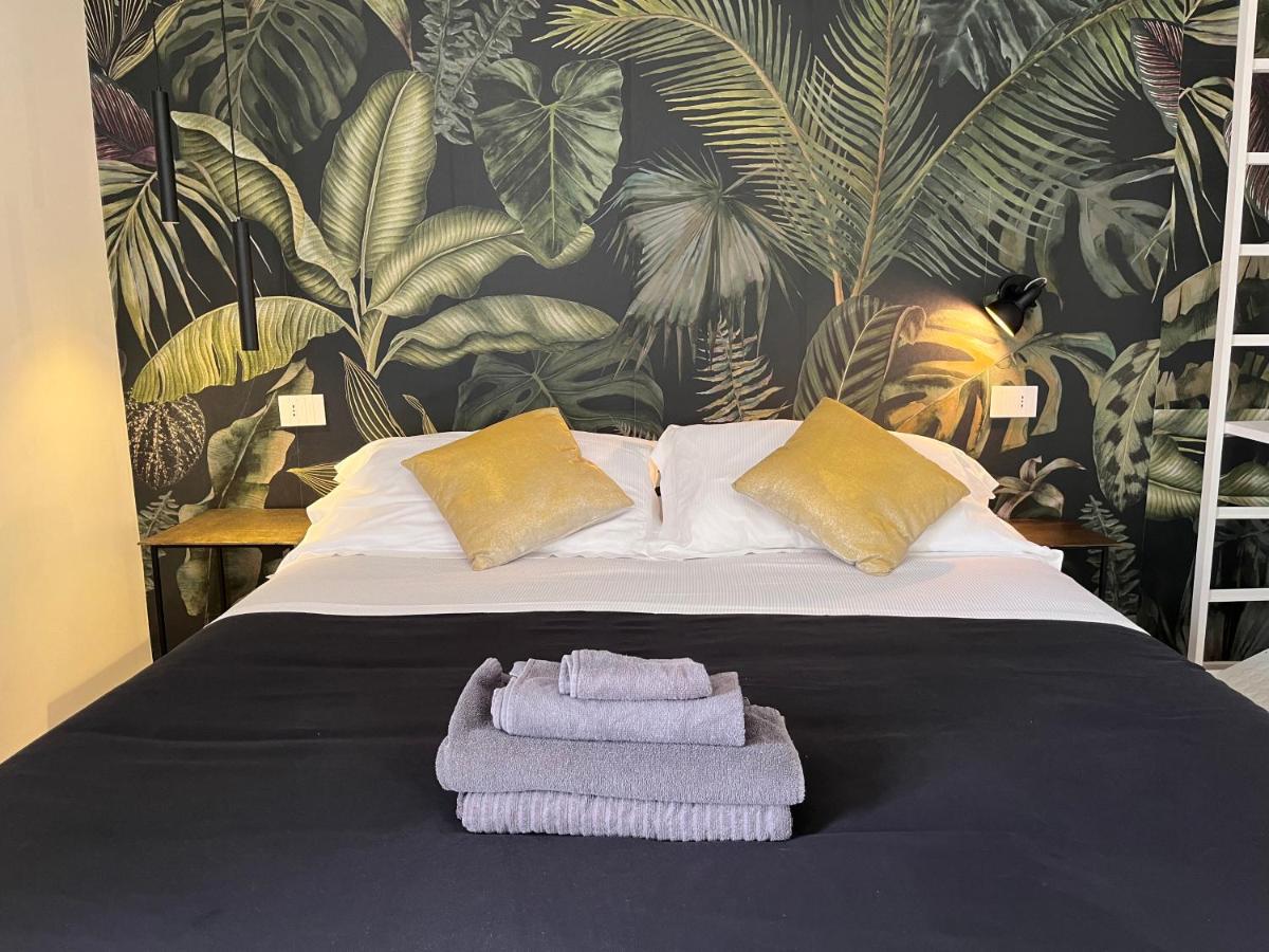 Camere e attico al mare - Housity