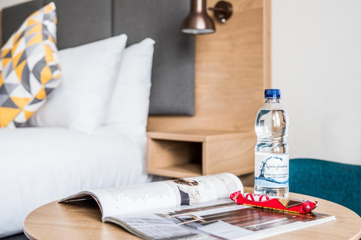 Holiday Inn Farnborough, an IHG Hotel - Housity