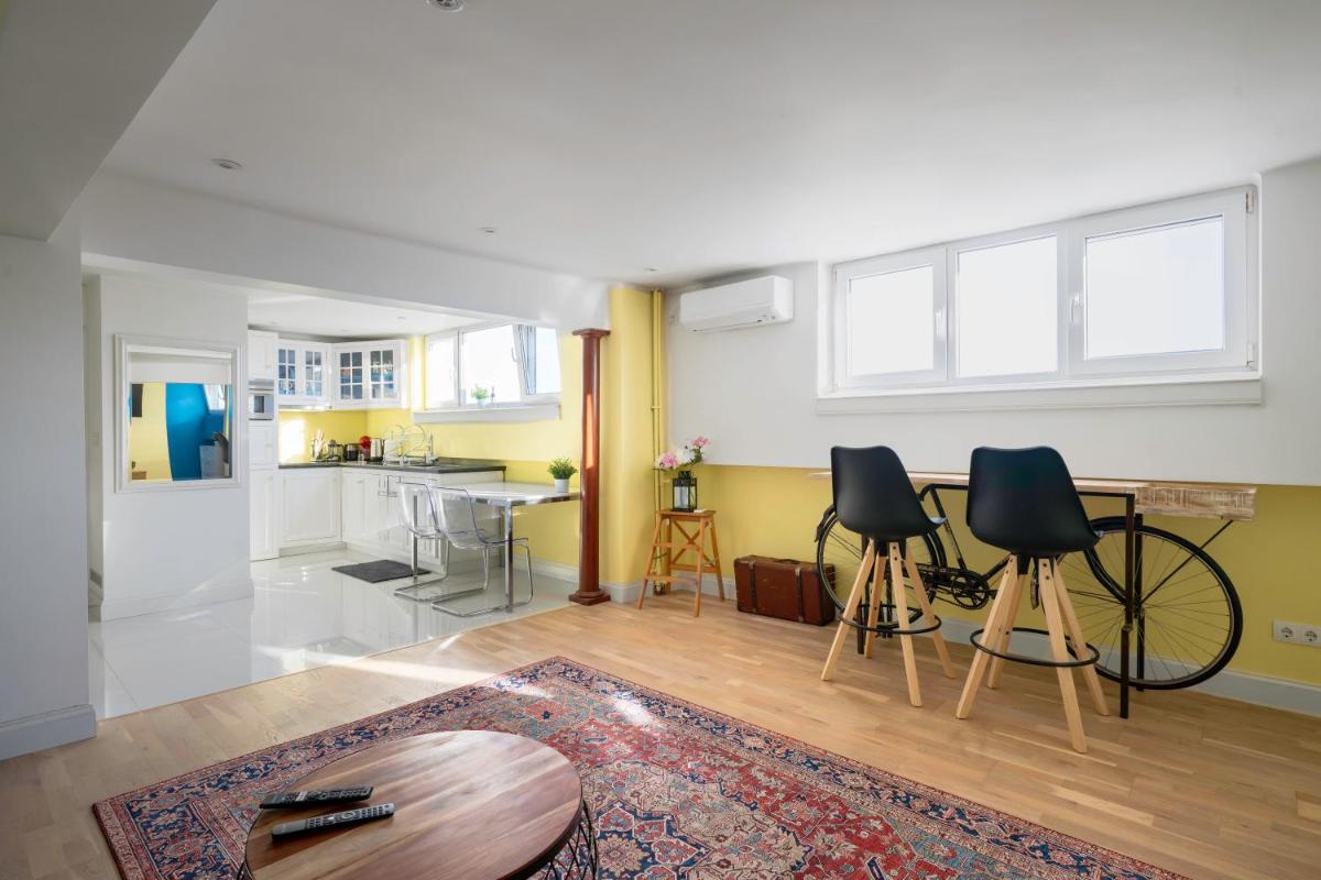 Best Views from Top Central Cozy 1-Bedroom Flat by Flat Mаnager - Hizvo