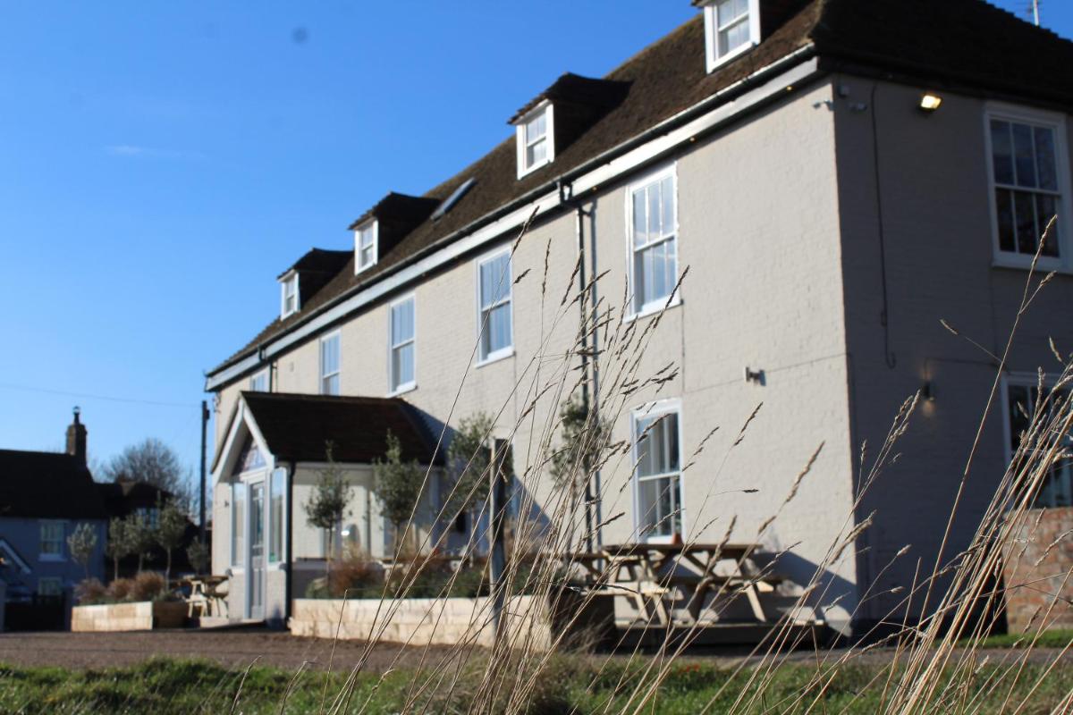 The Ship Inn - Housity