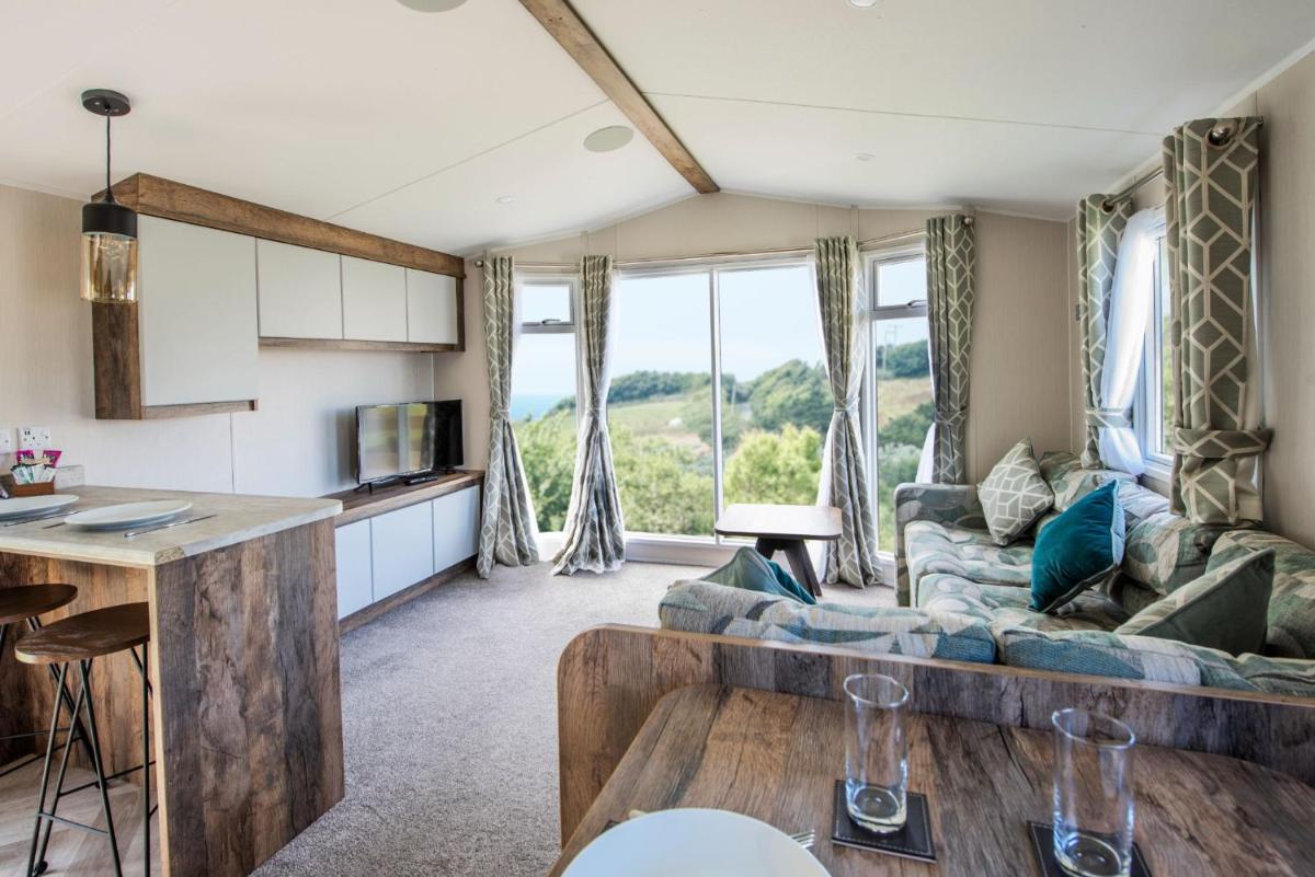 Combe Martin Beach Holiday Park - Housity