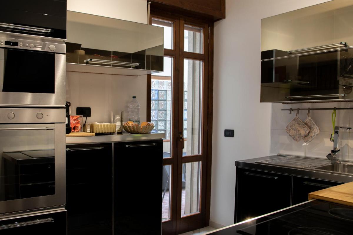 Centro Storico, Piazza Carmine: La Casa di Angela - Housity