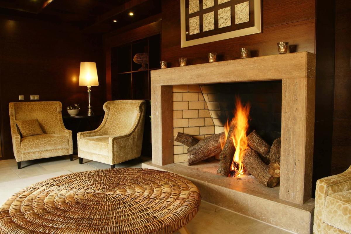 Uma área de estar em Your Hotel & Spa Alcobaça