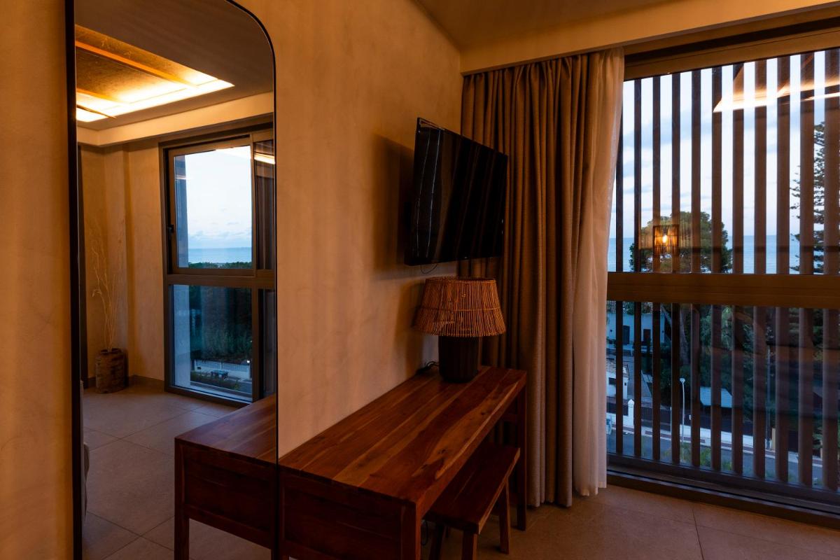 Una televisión o centro de entretenimiento en Albades Hotel & Spa - Adults Only - 4 Star Superior