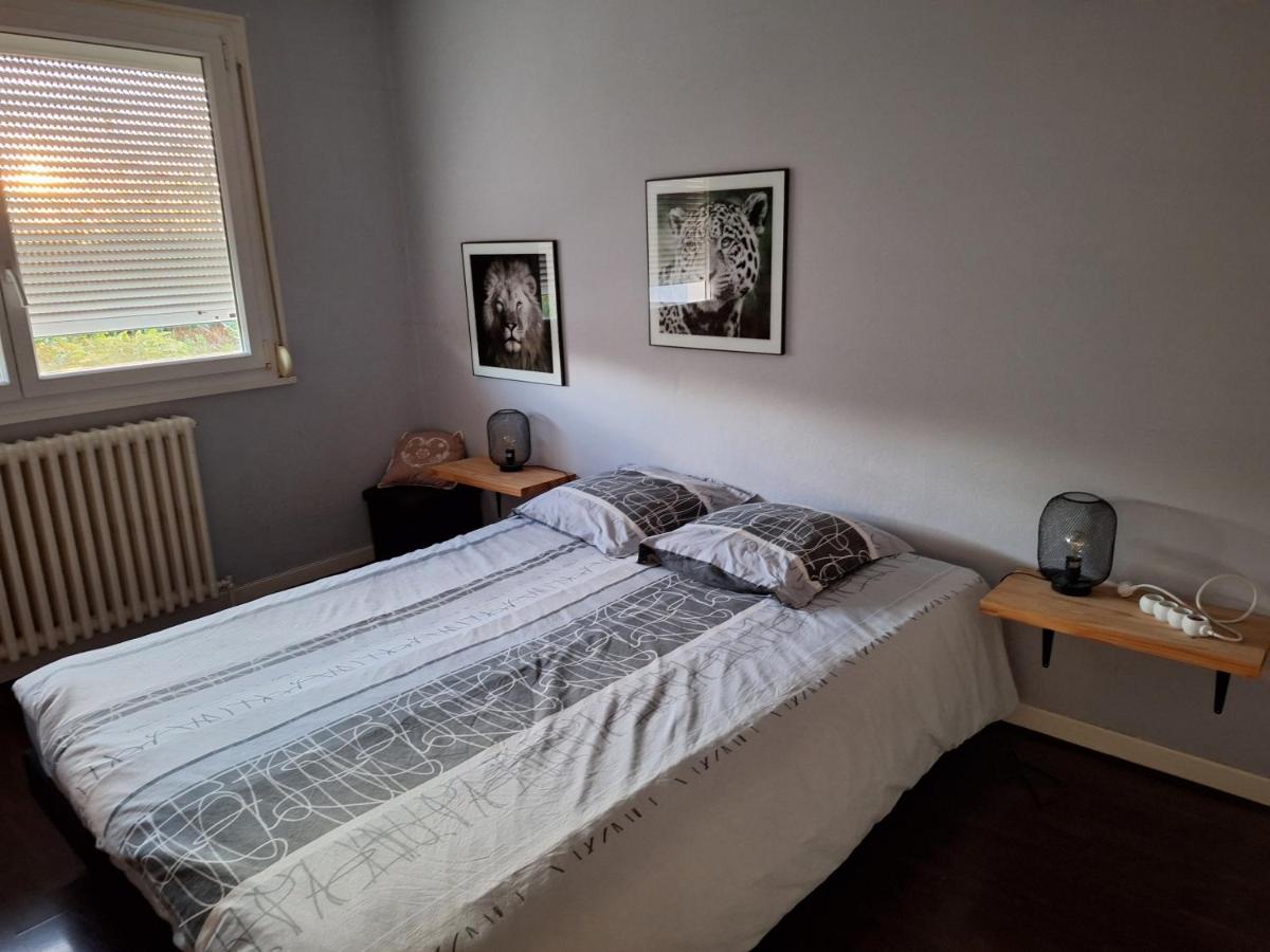 Maison chaleureuse avec cheminée et extérieur - Housity