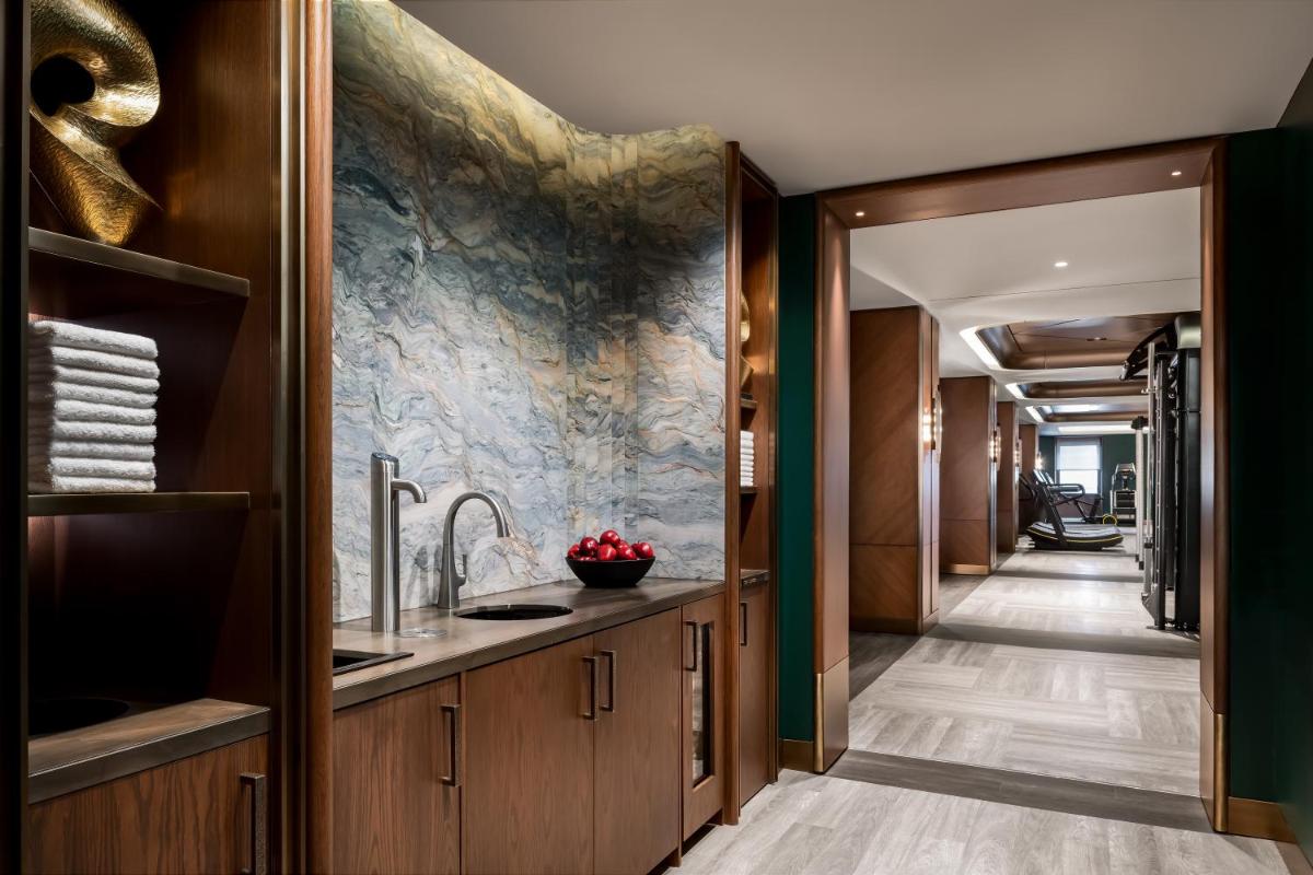 Fairmont Royal York Hotel - Housity