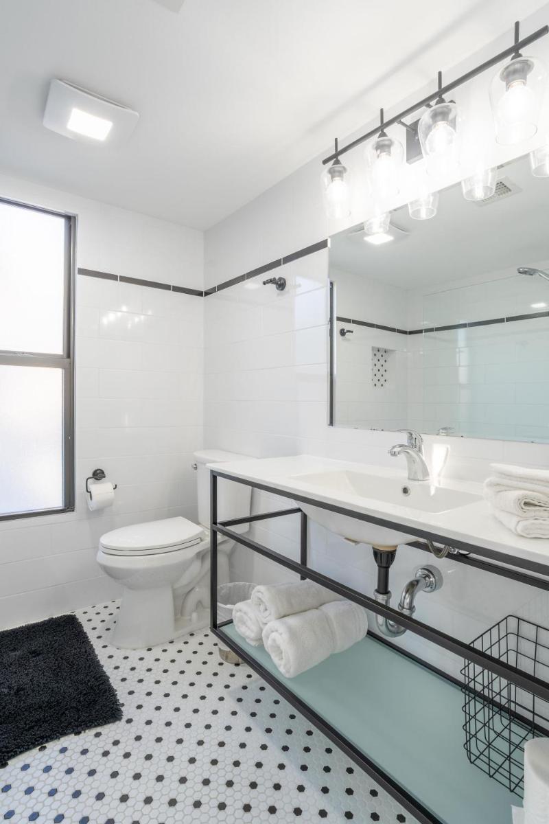 4 bed/4,5 bath Beach House Fort Lauderdale - Housity
