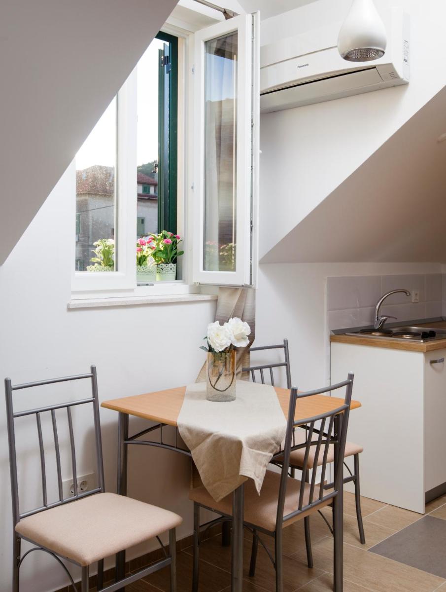 La Perla Luxury Apartments - Housity