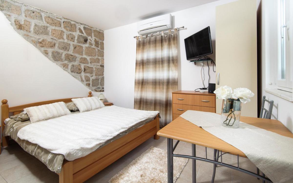 La Perla Luxury Apartments - Housity