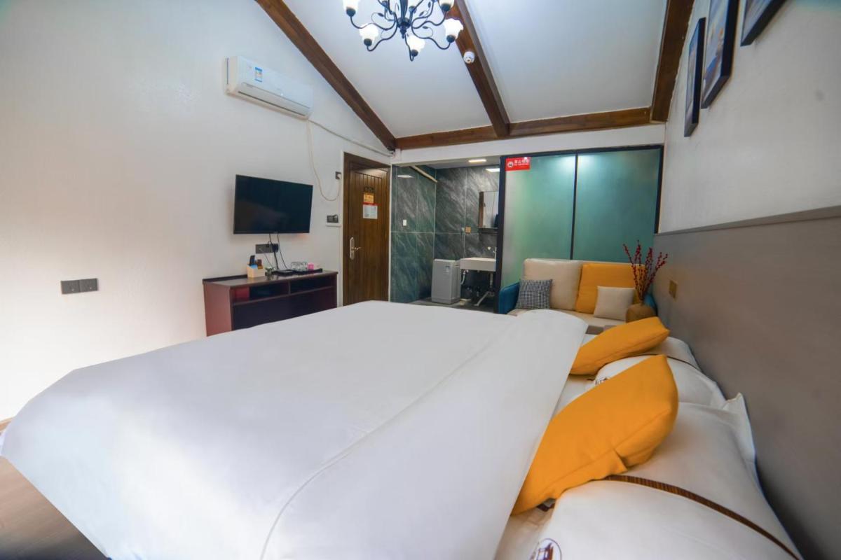 Fenghuang Ancient Town Lazy Cat Riverside Inn - Hizvo